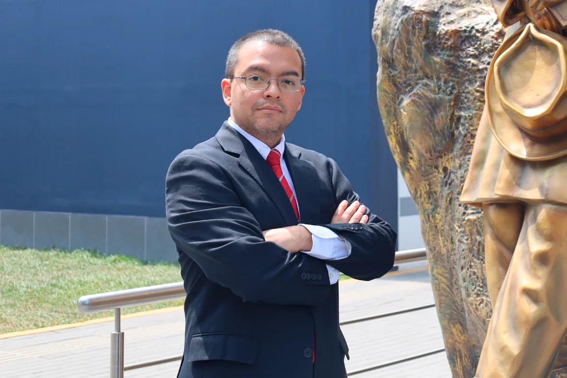 Dr. Carlos Abraham Aramburú Geng Dr. Carlos Abraham Aramburú Geng
